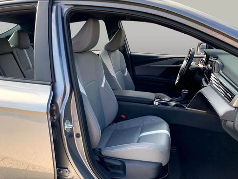 Used 2025 Toyota Camry SE FWD image 9