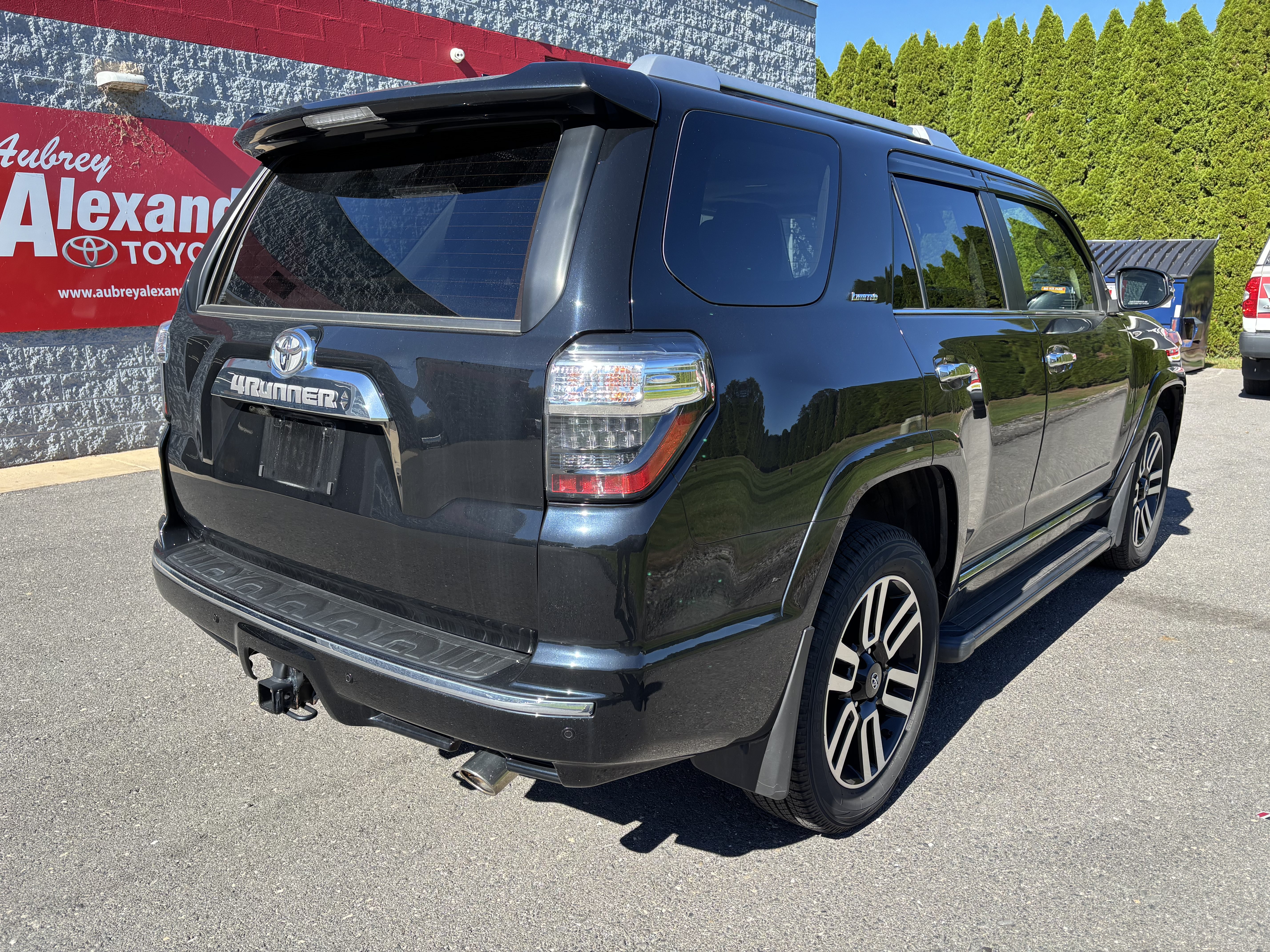 Used 2023 Toyota 4Runner Limited AWD/4WD image 3