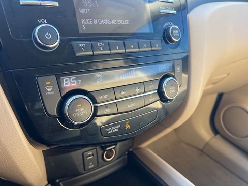 Used 2014 Nissan Rogue SV image 17