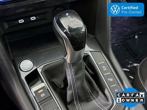 Certified 2022 Volkswagen Tiguan SEL R-Line image 18