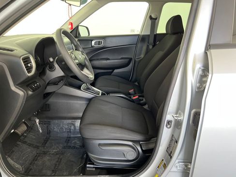Used 2021 Hyundai Venue SE image 11
