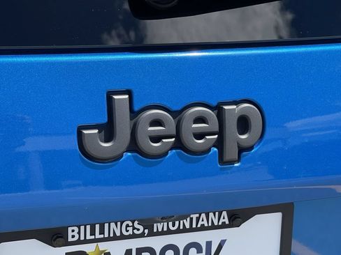 Used 2022 Jeep Cherokee Trailhawk w/ Comfort/Convenience Group AWD/4WD image 7
