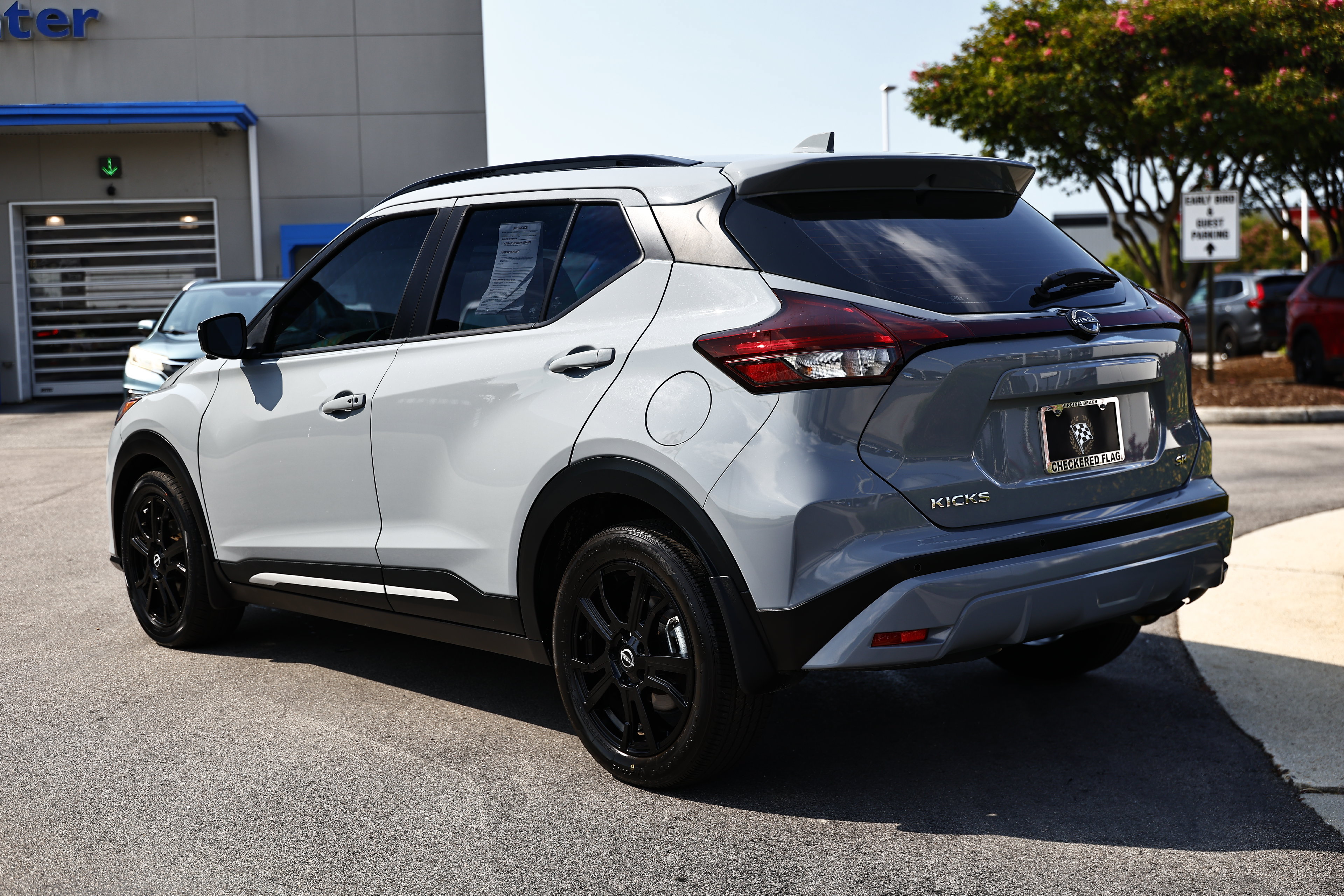 Used 2024 Nissan Kicks SR w/ SR Premium Package FWD image 5