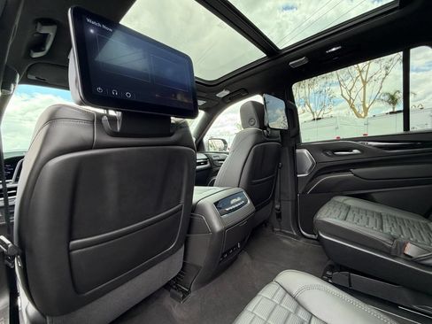 Used 2024 Cadillac Escalade V w/ LPO, ONYX Package AWD/4WD image 35