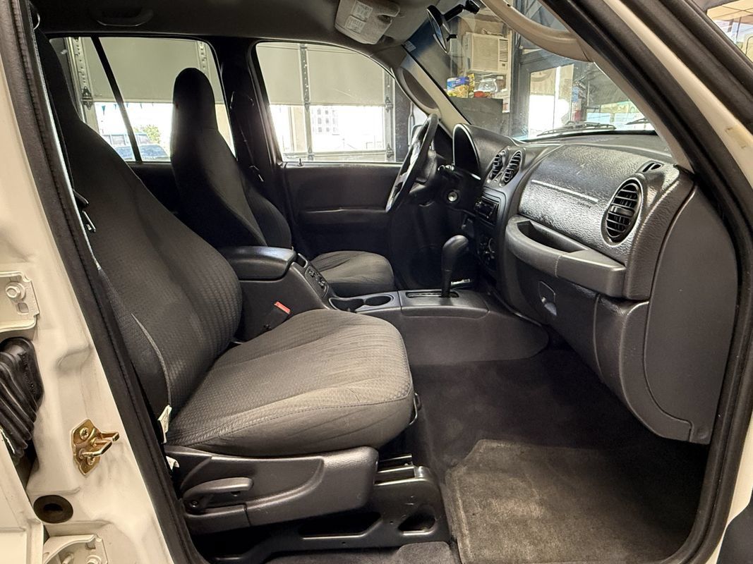 Used 2004 Jeep Liberty Sport w/ PWR Convenience Group AWD/4WD image 16