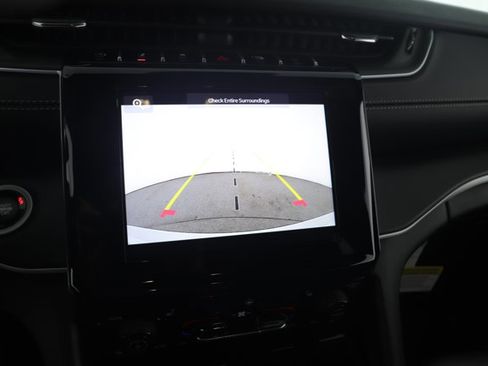 New 2025 Jeep Grand Cherokee Laredo w/ Luxury Tech Group I image 15