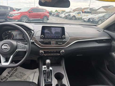 Used 2025 Nissan Altima 2.5 SV FWD image 21