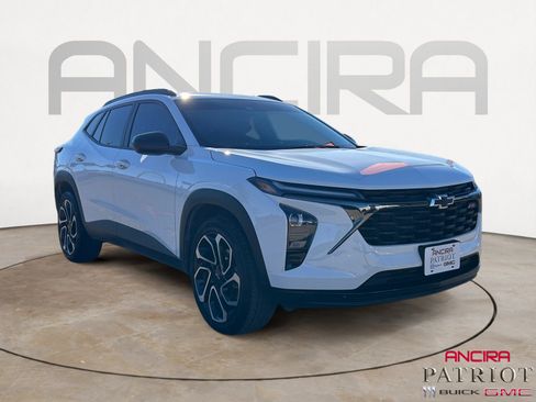 Used 2025 Chevrolet Trax RS w/ Sunroof Package image 1