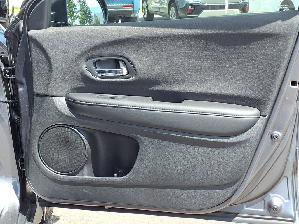 Used 2022 Honda HR-V LX image 11