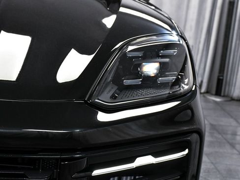 Used 2024 Porsche Cayenne AWD/4WD image 67