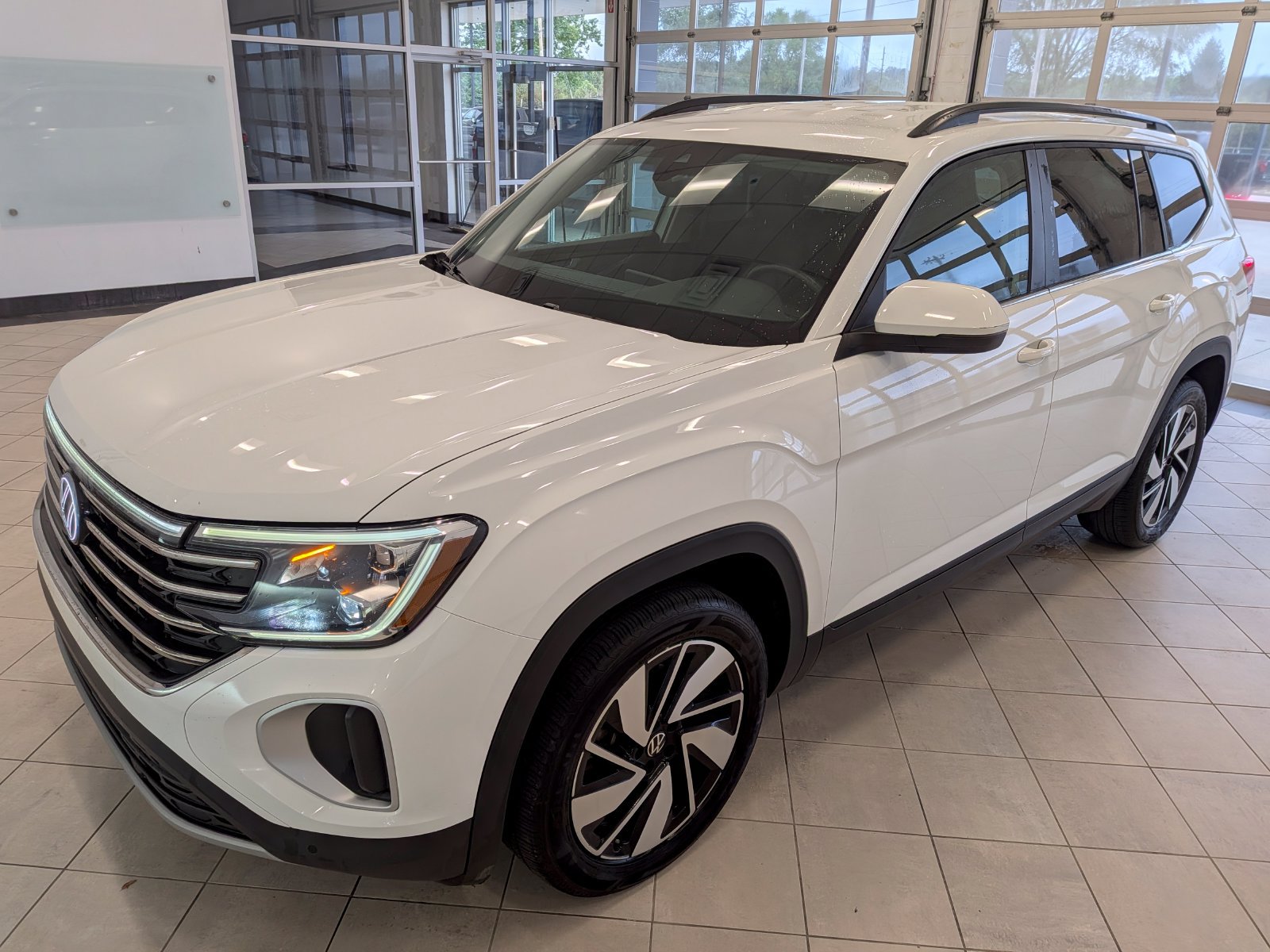 Used 2025 Volkswagen Atlas SE FWD image 6