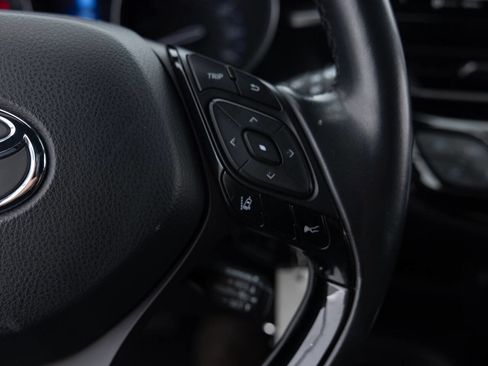 Used 2018 Toyota C-HR XLE image 36