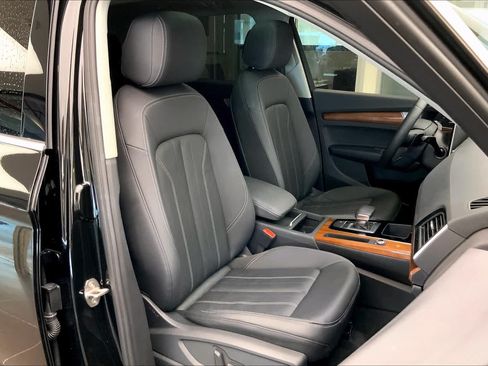 Used 2022 Audi Q5 2.0T Premium w/ Convenience Package AWD/4WD image 9