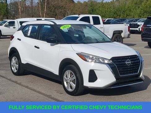 Used 2022 Nissan Kicks S image 2
