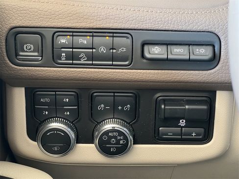 Used 2021 GMC Yukon XL Denali w/ Denali Ultimate Package image 28