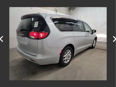 Used 2023 Chrysler Voyager LX image 2