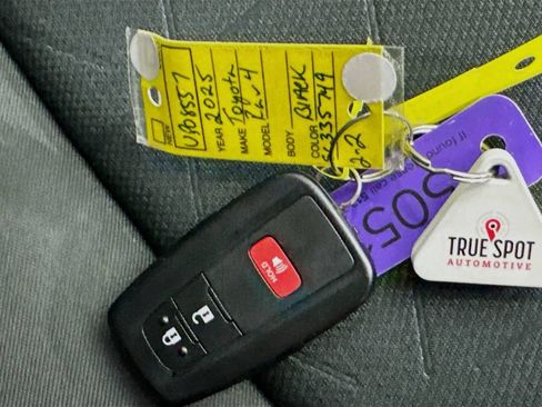 Used 2025 Toyota RAV4 XLE FWD image 35