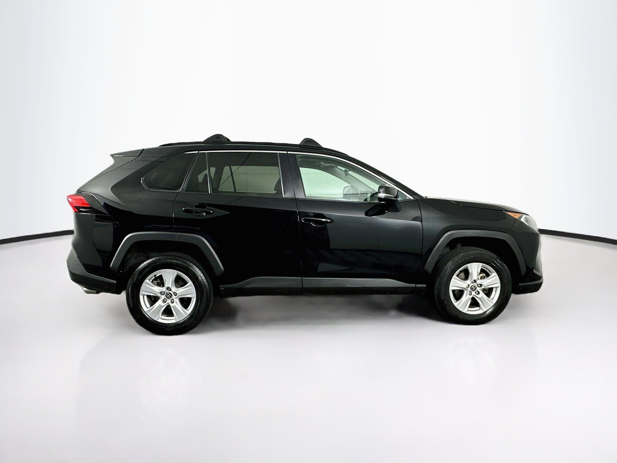 Used 2021 Toyota RAV4 XLE w/ Convenience Package FWD image 10