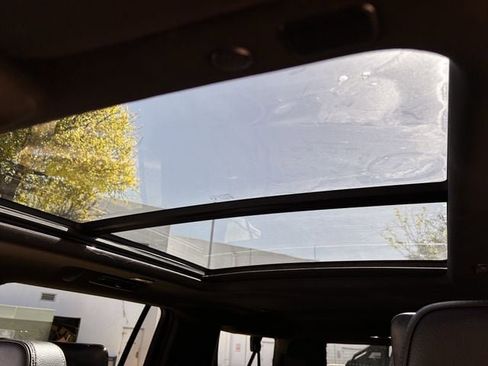 Used 2023 GMC Yukon XL Denali w/ Denali Reserve Package image 29