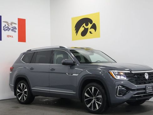 Used 2025 Volkswagen Atlas SEL Premium R-Line image 1