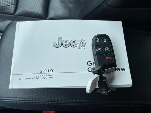 Used 2019 Jeep Grand Cherokee Limited w/ Luxury Group II AWD/4WD image 39