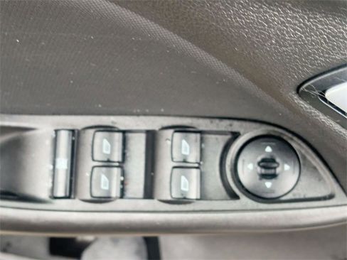 Used 2017 Ford Focus SEL w/ Cold Weather Package image 17