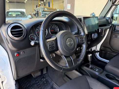 Used 2018 Jeep Wrangler Unlimited Sport AWD/4WD image 15