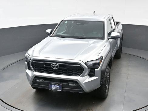 Used 2024 Toyota Tacoma TRD Off-Road AWD/4WD image 39