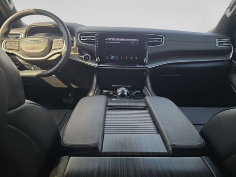 Used 2024 Jeep Wagoneer Series III image 12