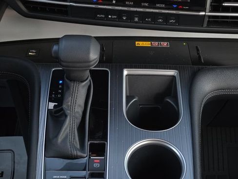 Certified 2025 Toyota Sienna LE FWD image 18