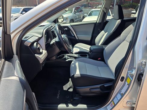 Used 2016 Toyota RAV4 XLE AWD/4WD image 21