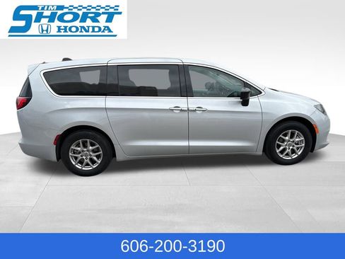 Used 2024 Chrysler Voyager LX image 6