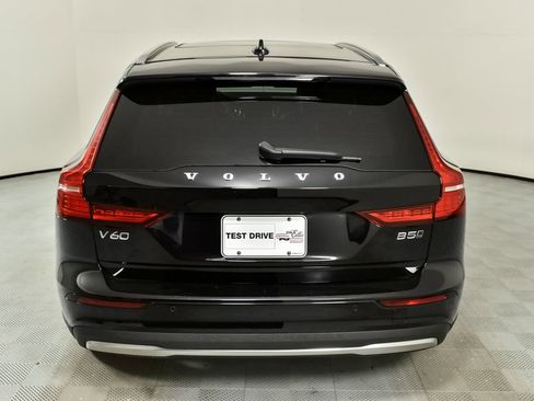 Certified 2025 Volvo V60 B5 Cross Country Plus image 30