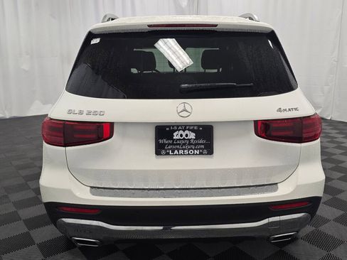 Used 2025 Mercedes-Benz GLB 250 4MATIC image 5