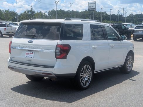 Used 2024 Ford Expedition Limited AWD/4WD image 5