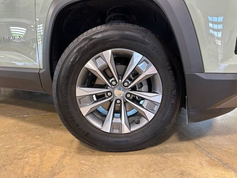 Used 2026 Chevrolet Equinox LT FWD image 9