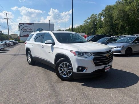 Used 2018 Chevrolet Traverse LT FWD image 2