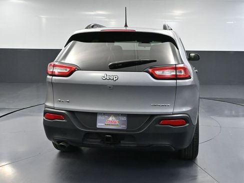 Used 2017 Jeep Cherokee Sport w/ Cold Weather Group image 6