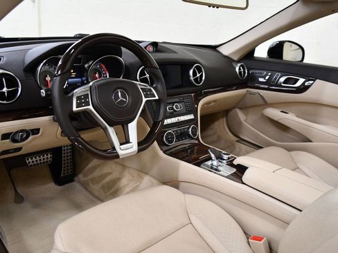 Used 2016 Mercedes-Benz SL 550 image 13