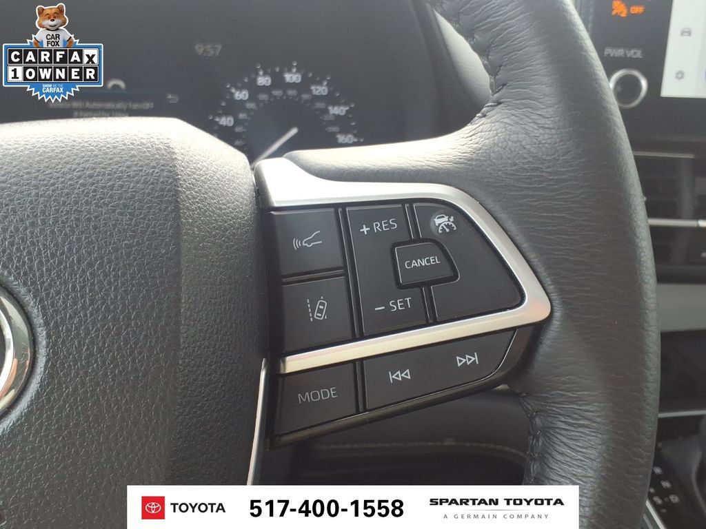 Used 2025 Toyota Sienna XLE FWD image 20