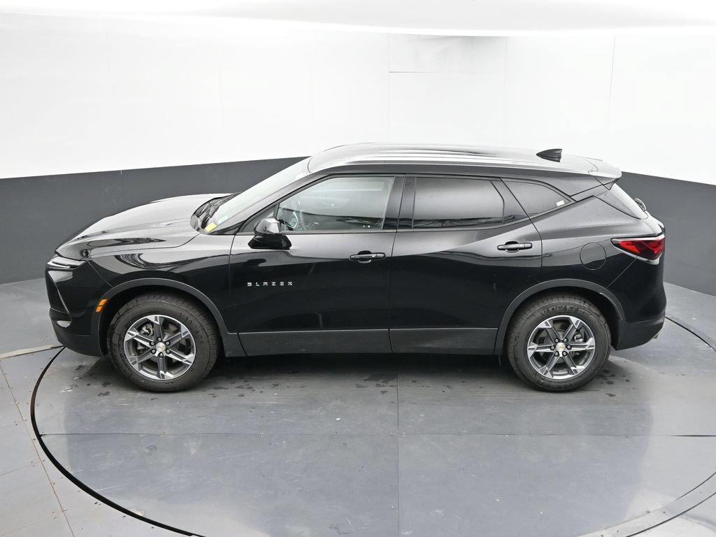 Used 2025 Chevrolet Blazer LT FWD image 18