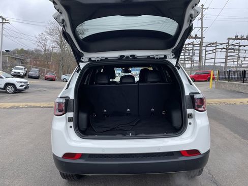 Used 2024 Jeep Compass Limited image 13