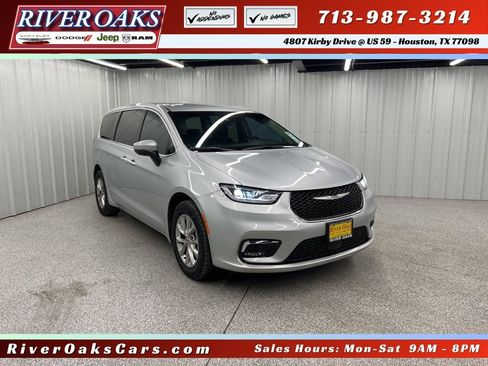 Used 2023 Chrysler Pacifica Touring-L image 1