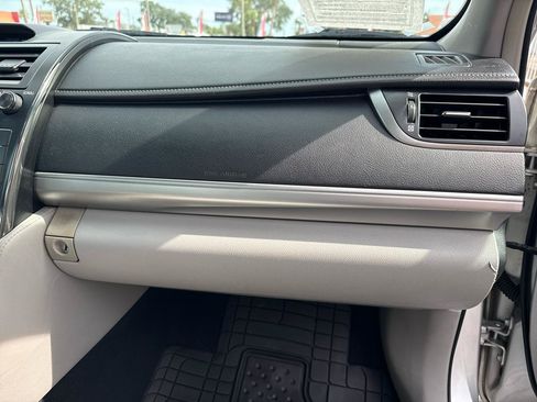 Used 2013 Toyota Camry LE FWD image 13