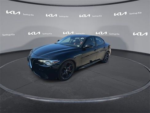 Used 2017 Alfa Romeo Giulia Ti w/ TI 19" Sport Package image 7