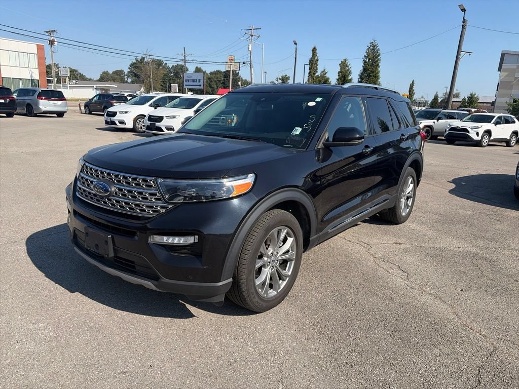 Used 2023 Ford Explorer Limited w/ Equipment Group 301A AWD/4WD image 2