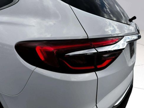 Used 2019 Buick Enclave Essence image 16