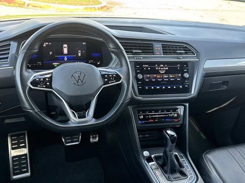 Used 2023 Volkswagen Tiguan SE R-Line image 6