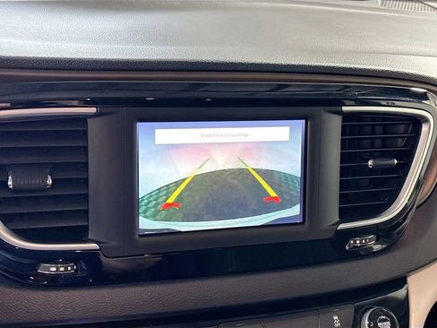 Used 2022 Chrysler Voyager LX FWD image 16