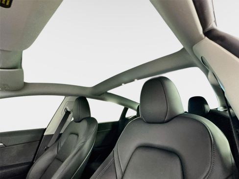 Used 2023 Tesla Model 3 Standard Range RWD image 12